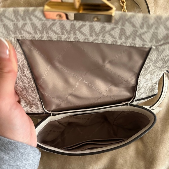 Michael Kors Cream and Gold Crossbody Bag - Picture 4 of 5